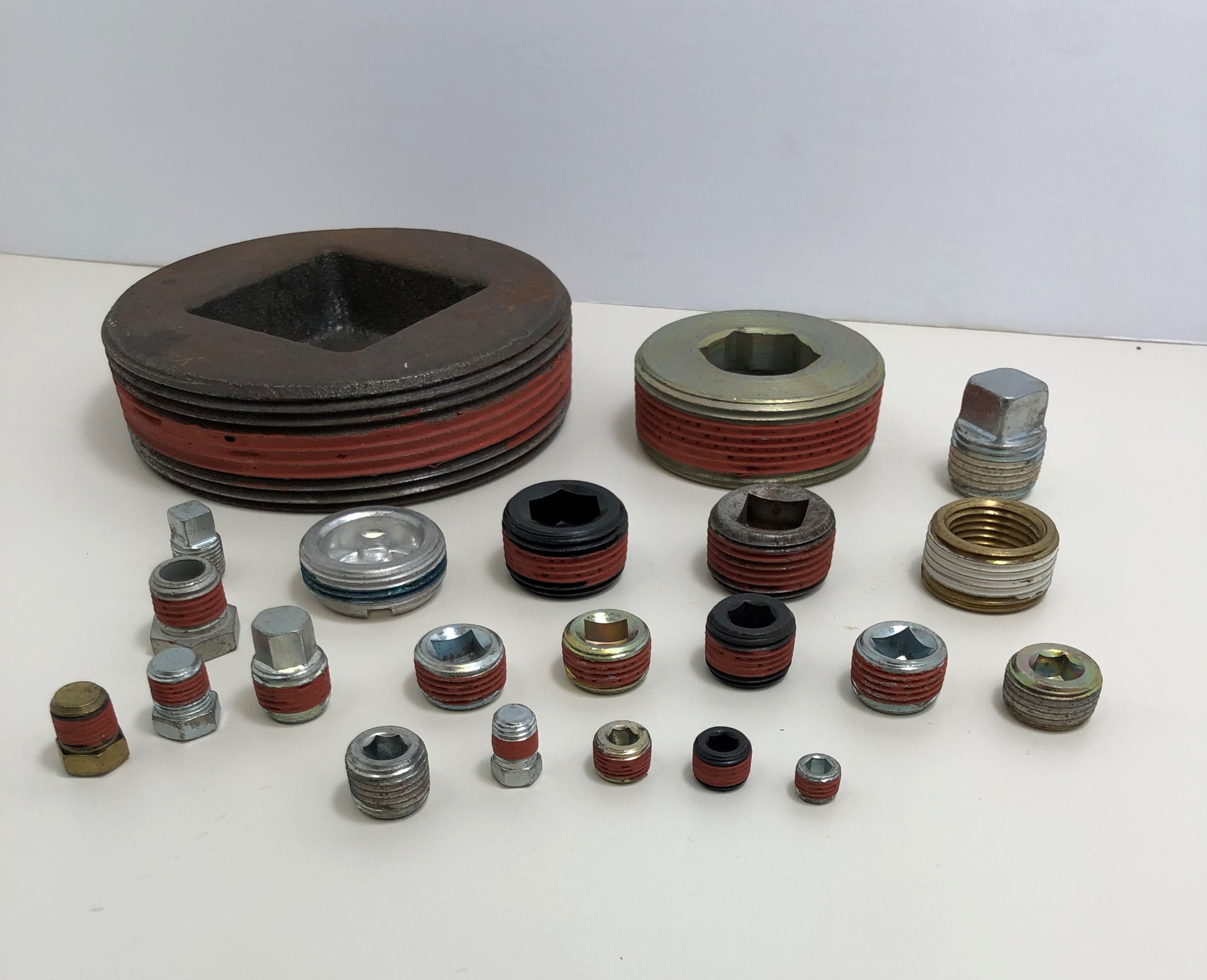 Threaded plugs with pre-applied sealing compound